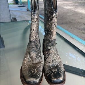 Used boots good condition size 8M brand circle G